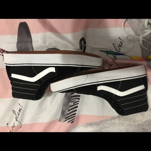 Vans off the Wall Shoes - Picture 3 of 5